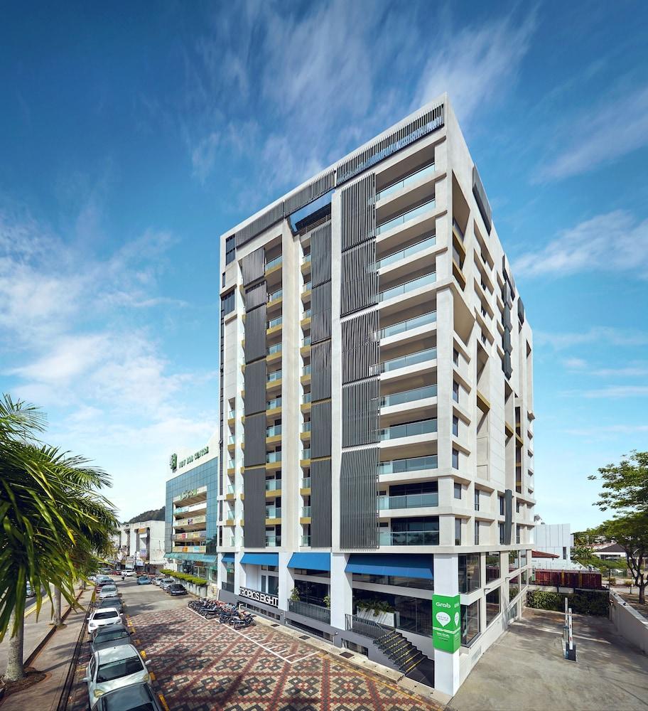 Tropics Eight Suites George Town Eksteriør billede