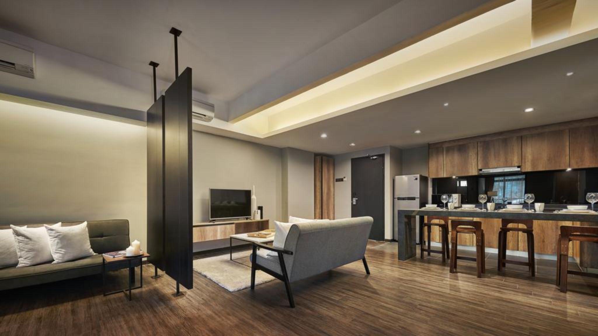 Tropics Eight Suites George Town Eksteriør billede