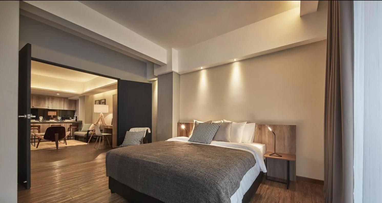 Tropics Eight Suites George Town Eksteriør billede