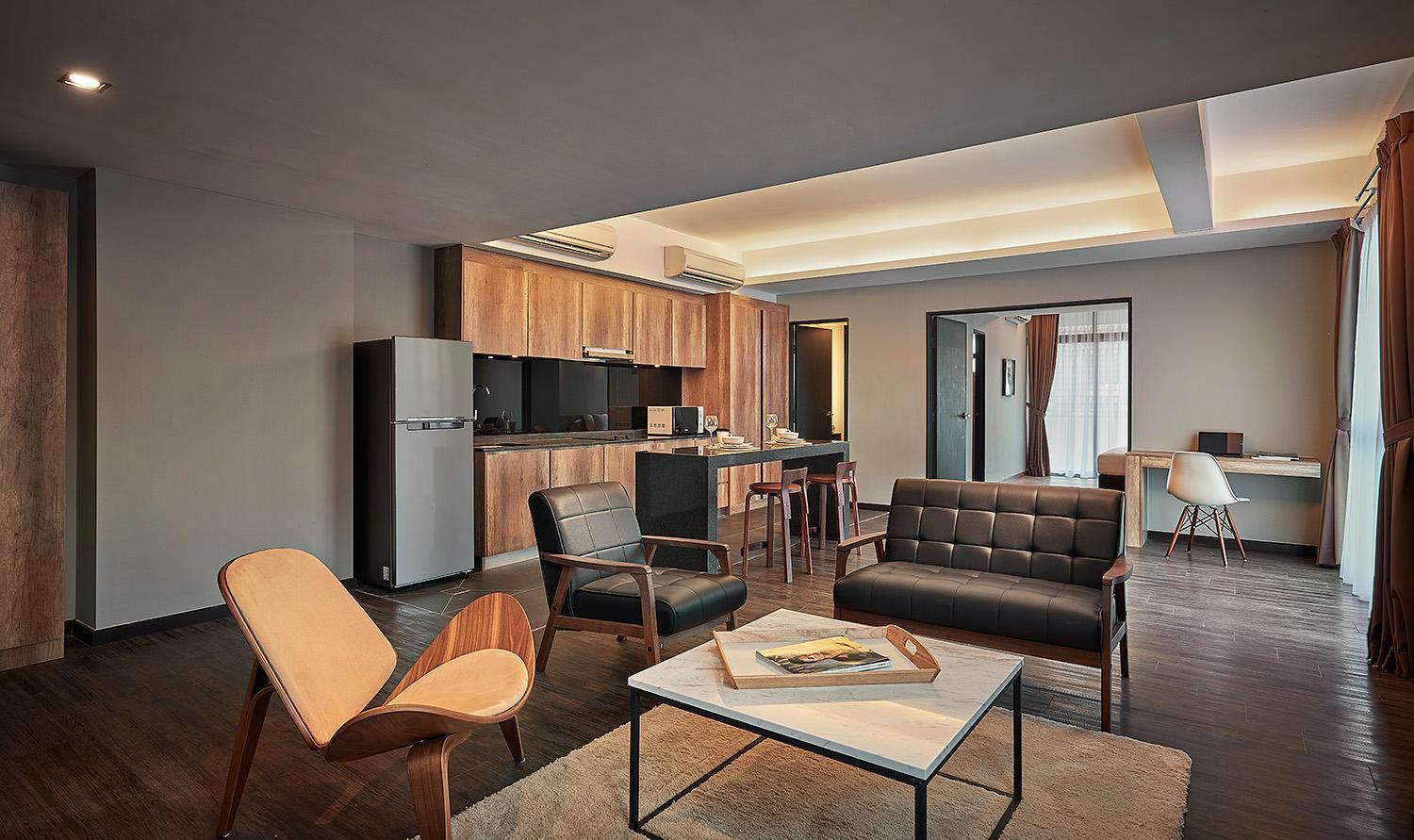 Tropics Eight Suites George Town Eksteriør billede