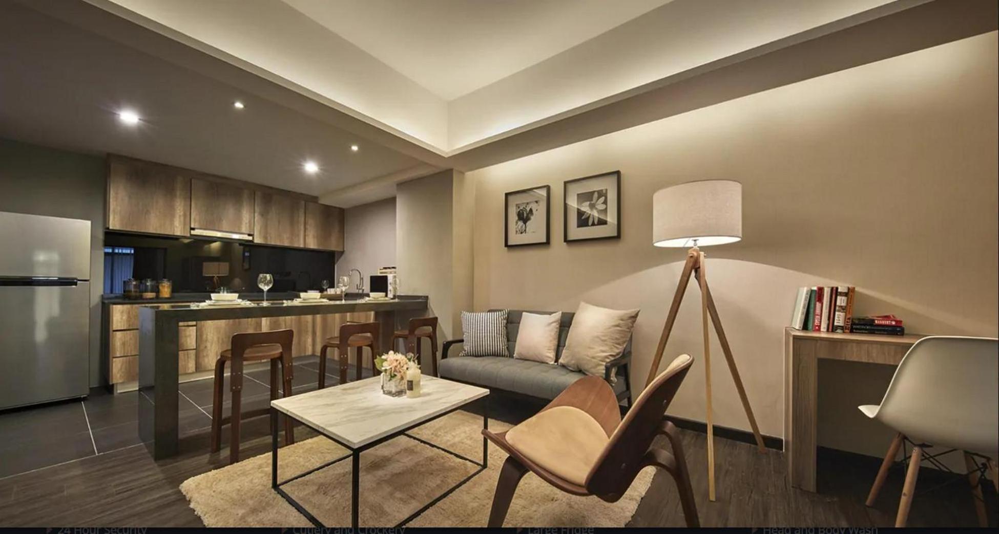 Tropics Eight Suites George Town Eksteriør billede
