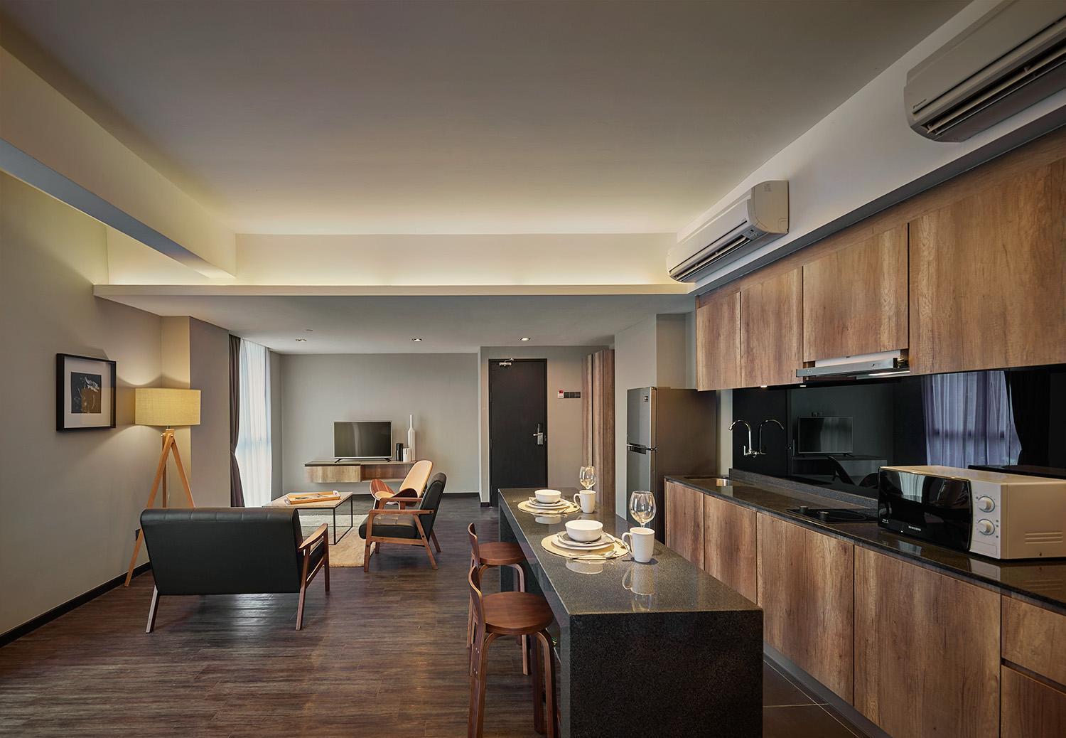 Tropics Eight Suites George Town Eksteriør billede