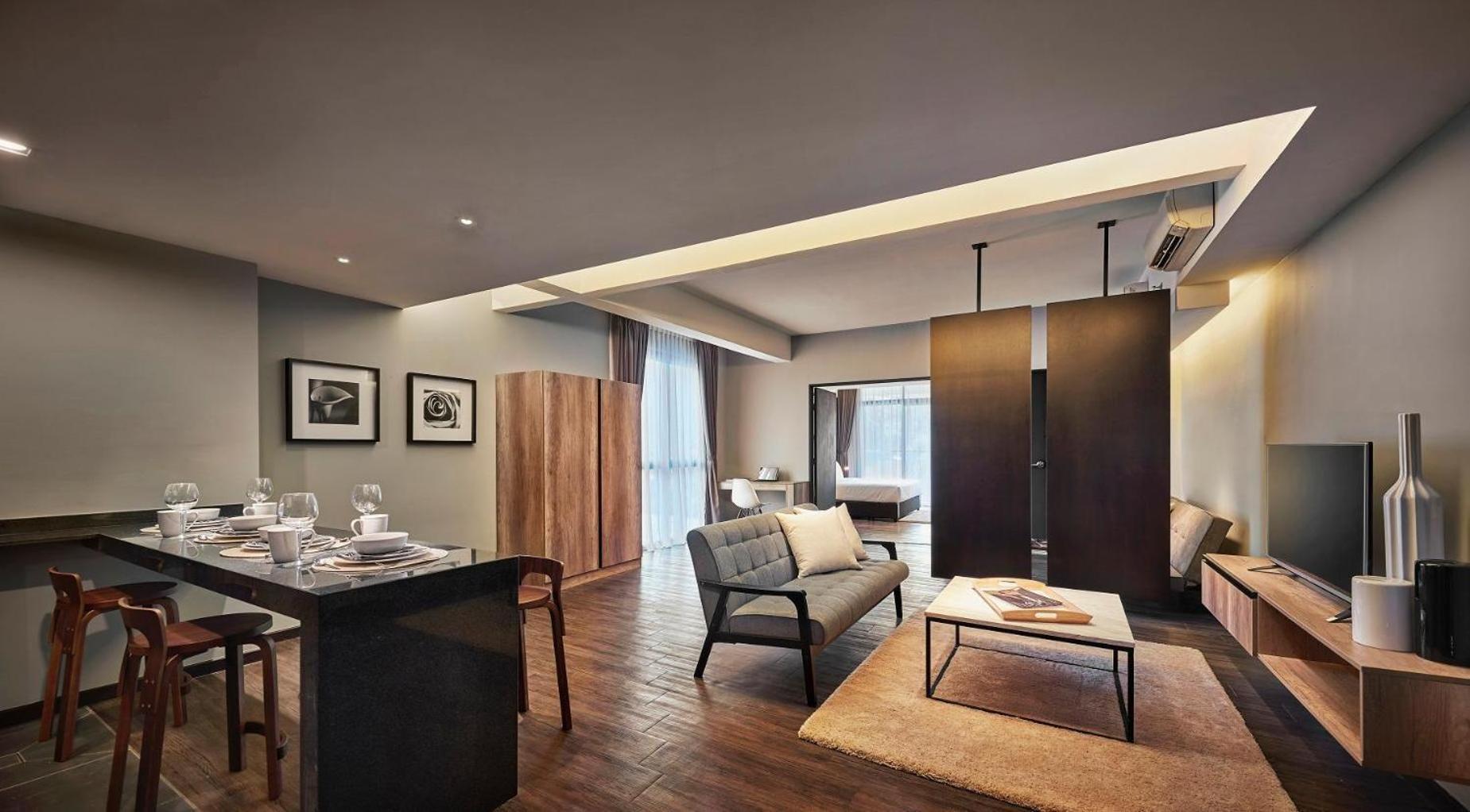 Tropics Eight Suites George Town Eksteriør billede