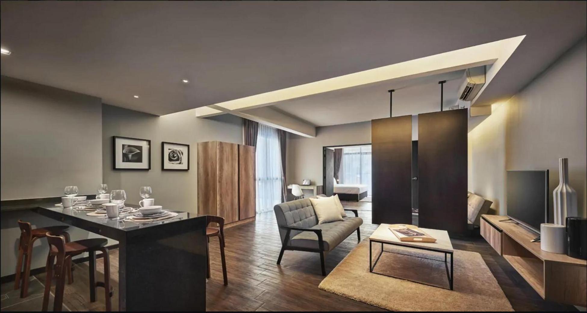Tropics Eight Suites George Town Eksteriør billede