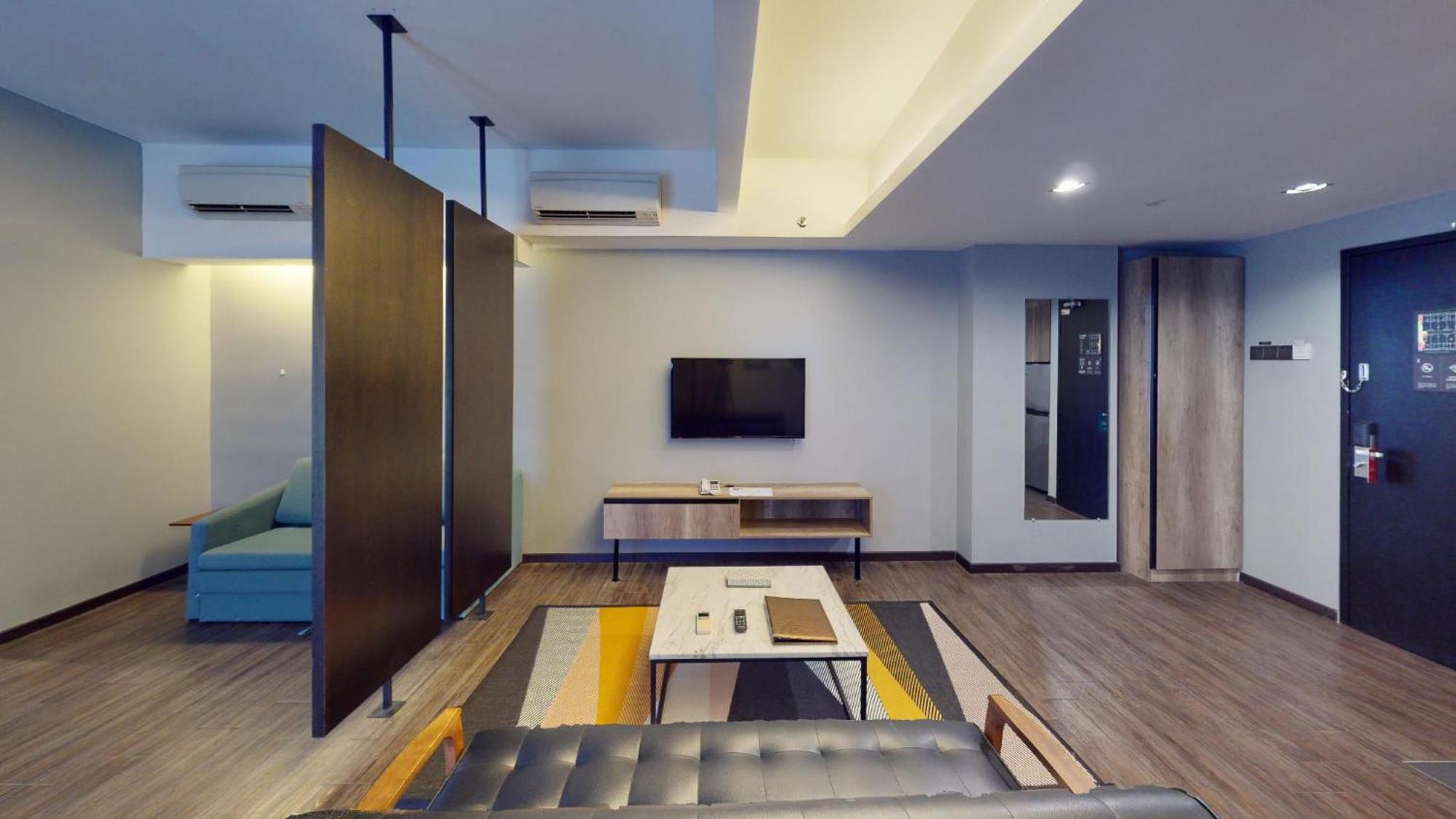 Tropics Eight Suites George Town Eksteriør billede