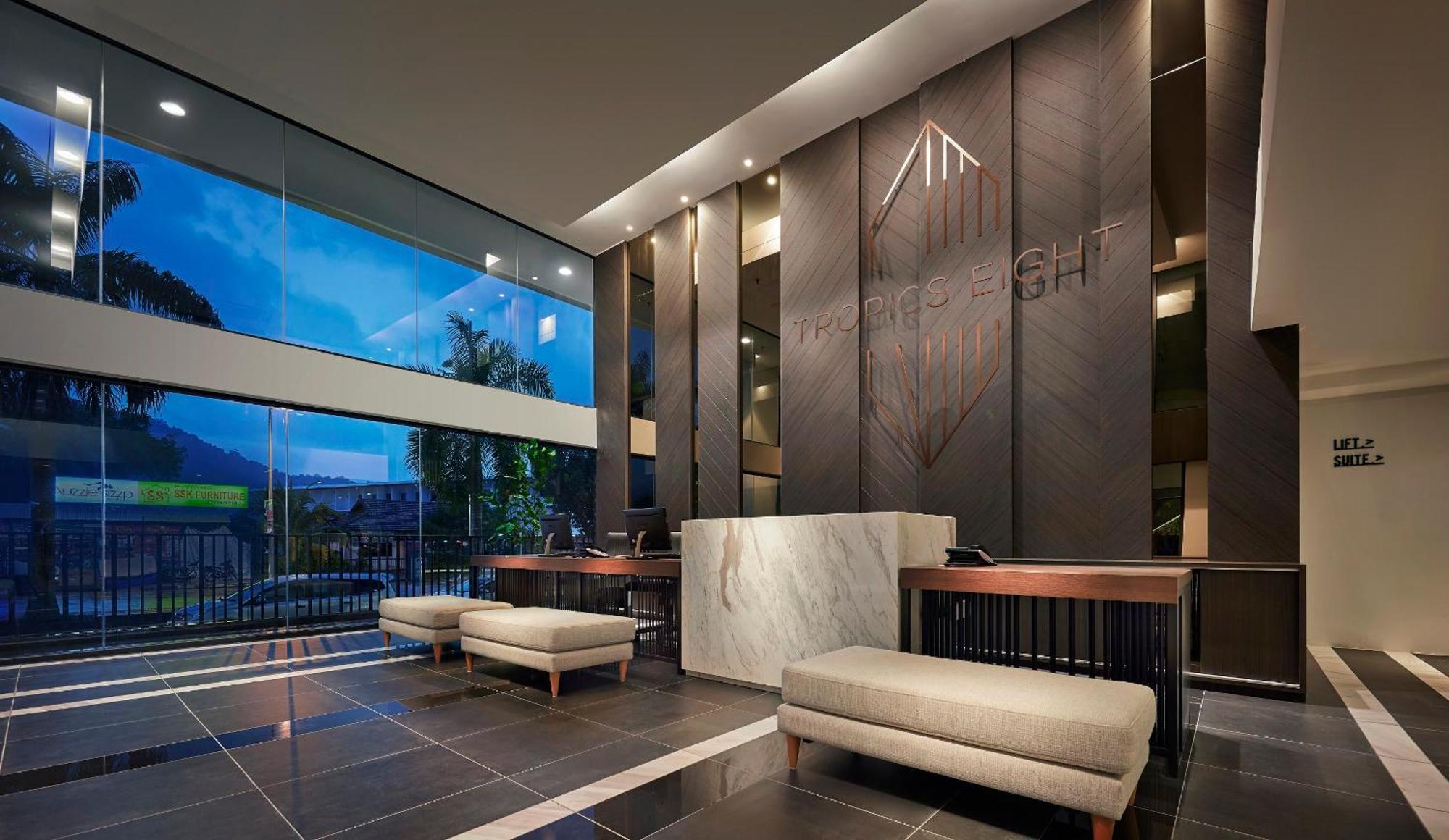 Tropics Eight Suites George Town Eksteriør billede