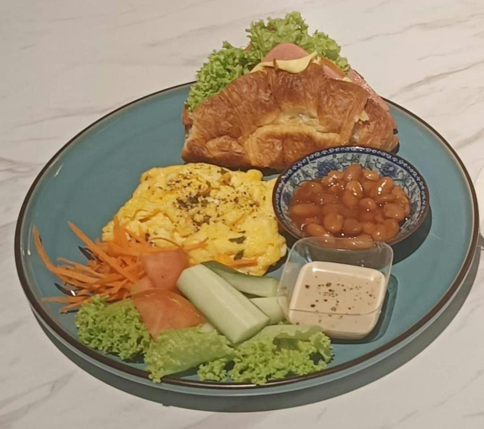 Tropics Eight Suites George Town Eksteriør billede